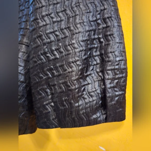 DONCASTER Elegant Black Textured Blazer - Picture 4 of 4